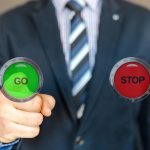 職場決策心理學中的「滿意化策略」模型與對抗決策疲勞的執行力概念圖