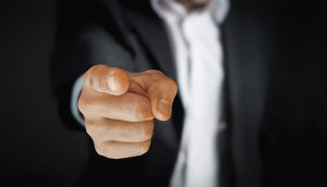 損失厭惡：為什麼我們害怕失去遠大於渴望獲得？從購物、投資到感情，看懂大腦的非理性決策